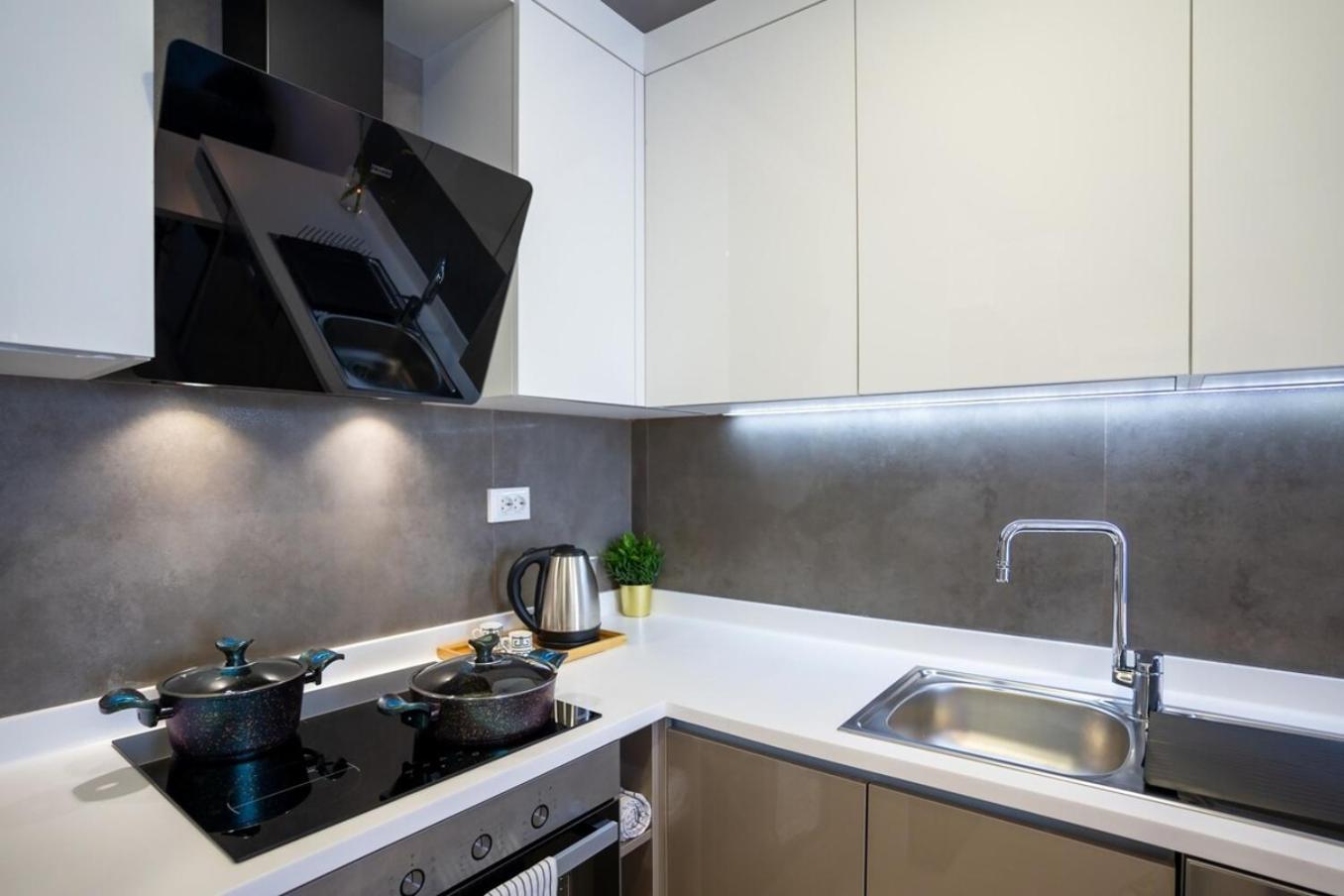 Stylish Urban Apt- Soak Up The City's Vibes