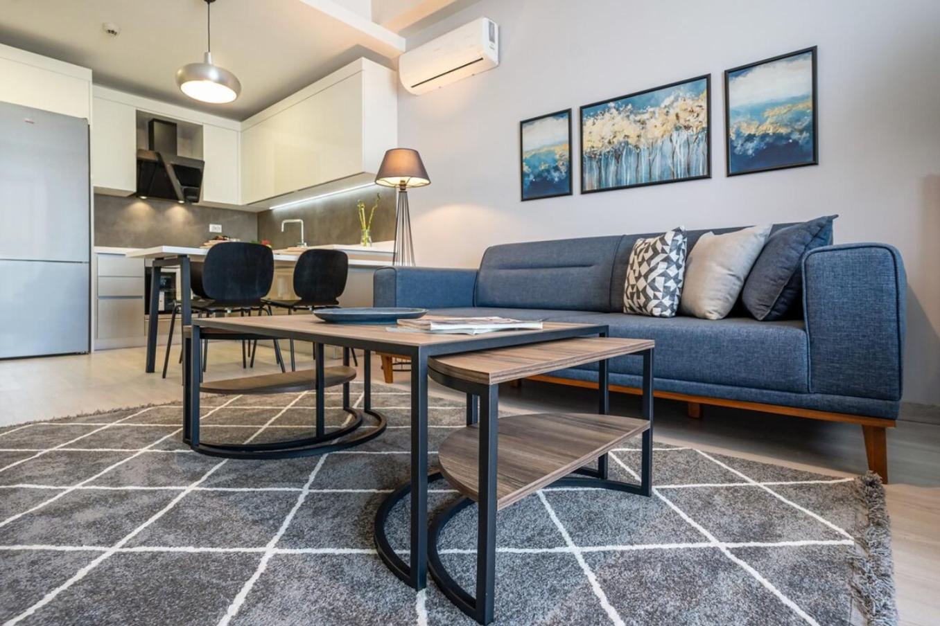 Daire Stylish Urban Apt- Soak Up The City's Vibes